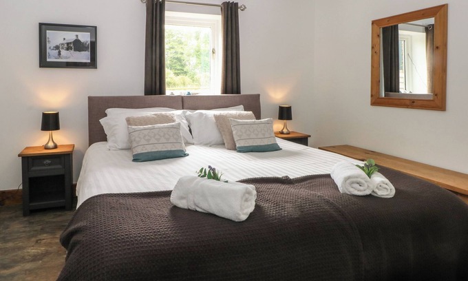 Longnor Cottage | FOGGS BARN, family friendly, character holiday cottage in Leek
