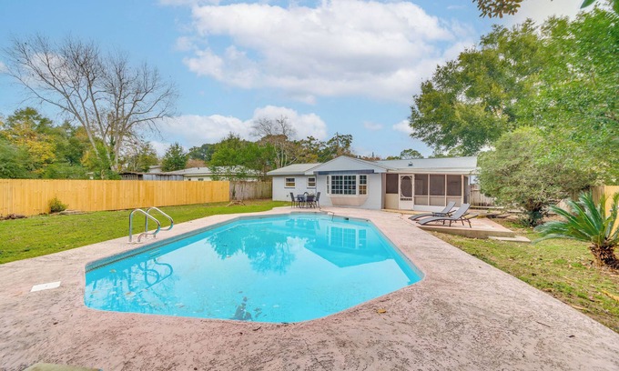 Northeast Pensacola House | Foosball Games & Al Fresco Dining: Pensacola Home!