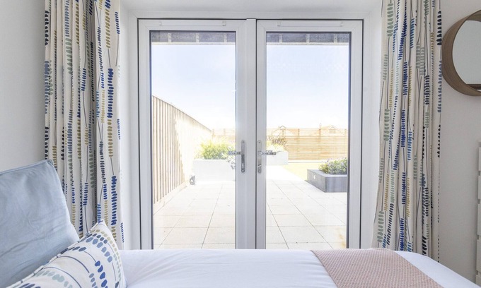 Westleigh House | Footsteps to the beach, enjoy seaviews & sunsets