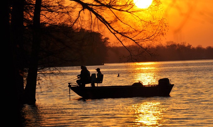 Wynnburg Cabin | For Larger Groups Up To 24, Right on Reelfoot Lake-Private Dock And Pier.