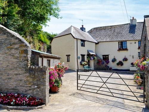 Newton Ferrers House | Fordbrook Cottage