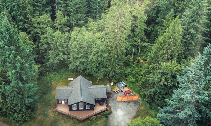 Packwood Cabin | Forest Escape by Stay in Nest - SPA/Mt Rainier NP