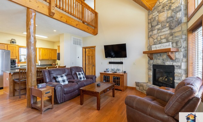 Indian Point Condo | Forest Heights Lodge 6BR ~ Game Room ~ Near SDC ~ FREE TICKETS INCLUDED! (FHL-263WO)