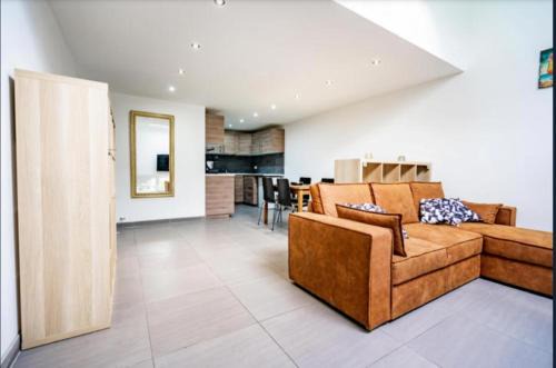 Neuville Apartment | Forest Hideout