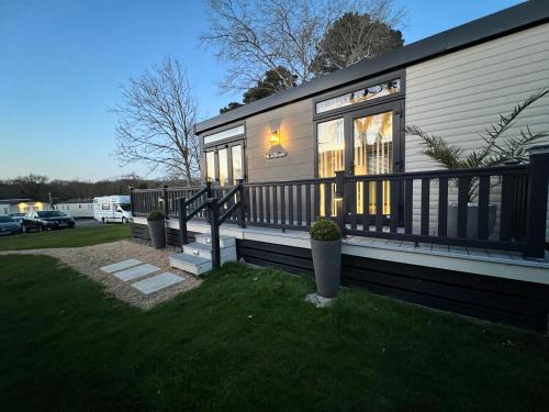 New Forest District House | Forest lodge