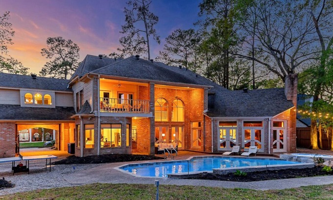 Barker Villa | Forest Mansion | Cinema | Game room | Pool&Spa