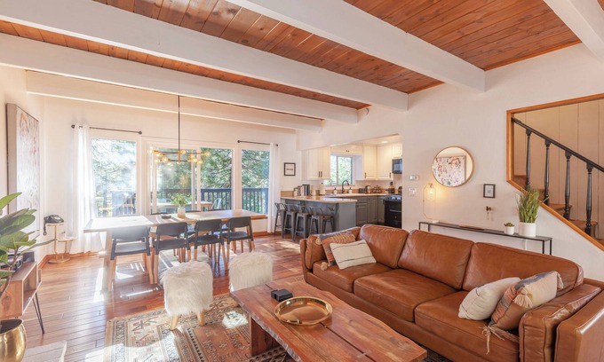 Lake Arrowhead Cottage | Forest Moon Chalet. Designer & Pet Friendly Luxury 3 Bdrm. w/Hot Tub