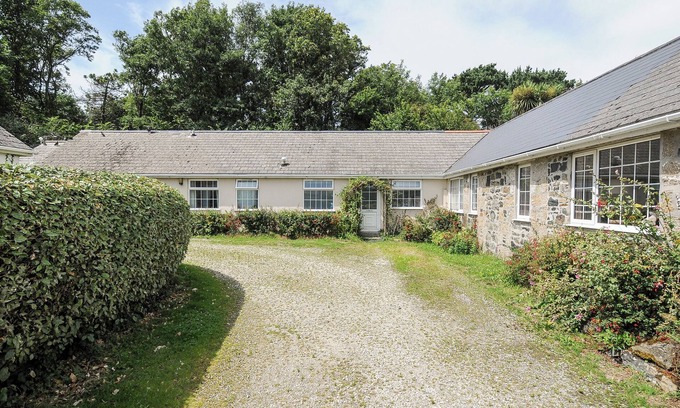 Mullion Cottage | FORGE COTTAGE, pet friendly, with pool in Mullion