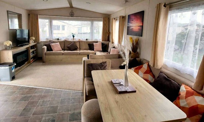 Skegness Cabin | Forget-me-not stays holiday caravan- 3 Bedrooms