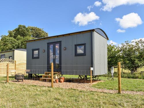 Bradbourne House | Forget-Me-Not - Uk37646