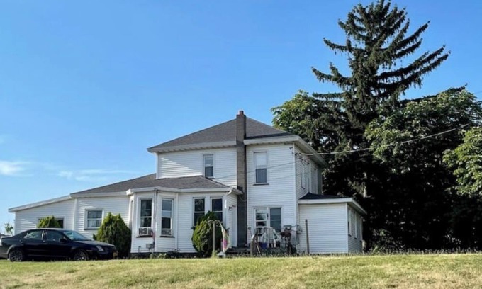 Le Roy Apartment | Fort Hill Hideaway Apartment-upper Not handicapped accessible.