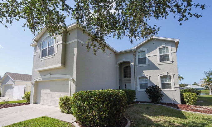 Iona House | Fort Myers Weekly Vacation Home Rental with Pool – Halcyon Days