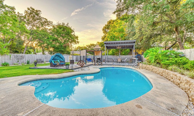 Fort Walton Beach House | Fort Walton Beach Home w/Pool: 5 Mi to Beach!
