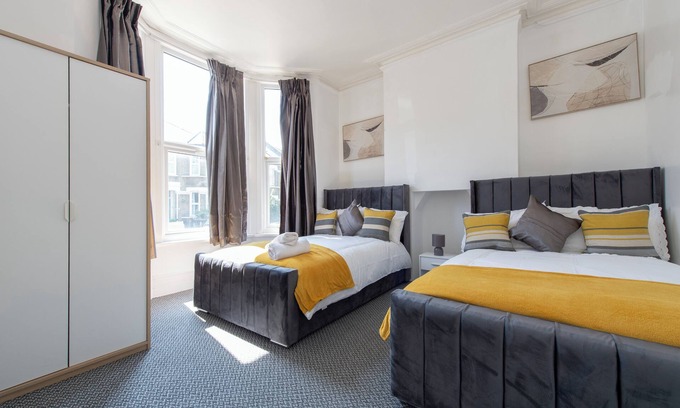 Lewisham House | Fortified Cosy 6-bedroom House - Lewisham