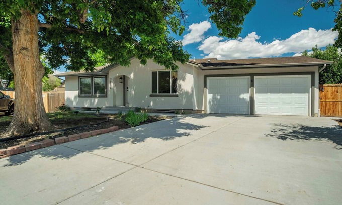 Colorado Springs Apartment | Fountain Mountain|Trails & Wildlife|BBQ + Fire Pit