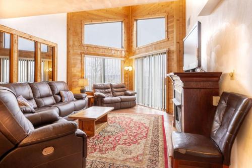 Seven Springs Apartment | Four-Bedroom Apartment