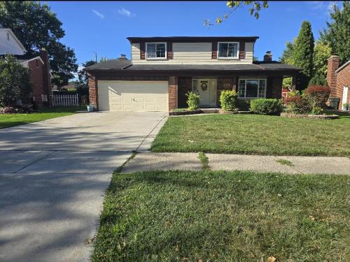 Sterling Heights Villa | Four Bedroom Family and friends cozy home