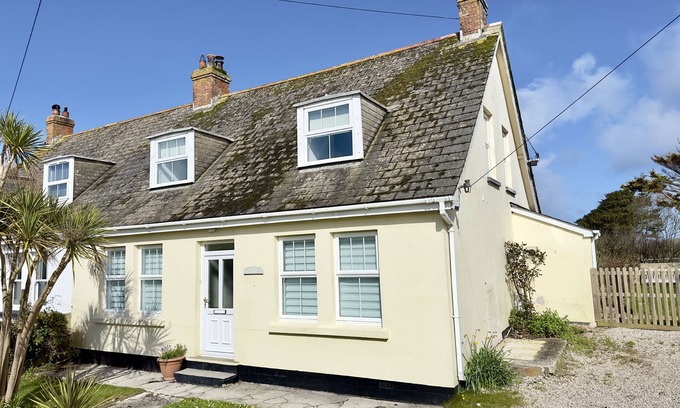 Padstow House | Four bedrooms with garden and driveway parking. Pets welcome.