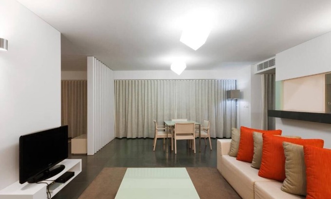 Carvalhal Hotel | Four Modern 2BR Apts by Marina w/River Views & Free Parking, Near Golf Academy
