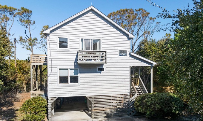 Duck House | Four Sons: Shared Pool, Creek Access, Dog-Friendly