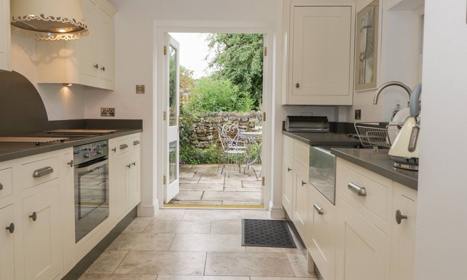 Arnside Cottage | FOX COTTAGE, pet friendly, character holiday cottage in Arnside