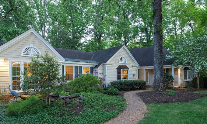 Charlottesville Bed & Breakfast | Foxfield Inn