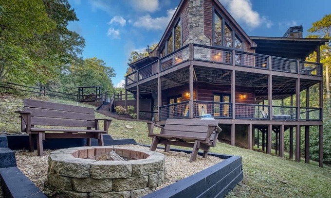 Foxfire Estates Cabin | Foxhollow - Minutes to Blue Ridge, hot tub, pets