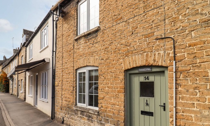 Tetbury Cottage | FOXWOOD COTTAGE, pet friendly, character holiday cottage in Tetbury