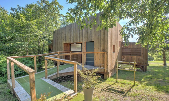 Saint-Felix-de-Reillac-et-Mortemart Cottage | Lodge Grand Air – Private Jacuzzi, Golf View & Premium Nature Retreat