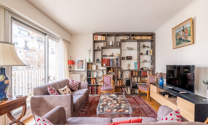 Auteuil Apartment | Fragments in Time, by Veeve