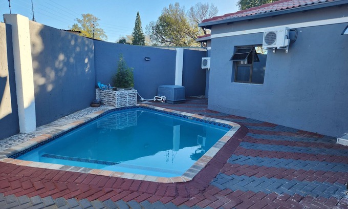 Emfuleni Bed & Breakfast | Francos guest lodge accommodation