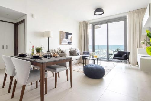 Bur Dubai Apartment | Frank Porter - 1 Residences