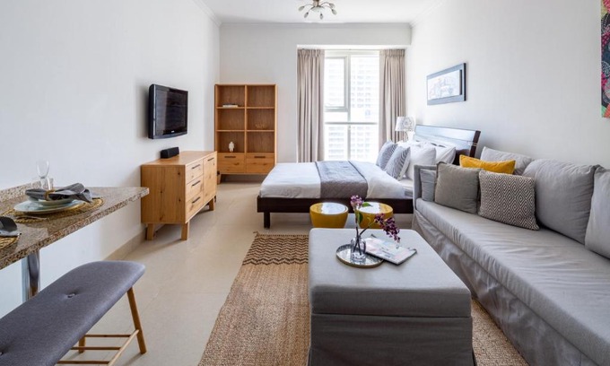 Jumeirah Lake Towers Apartment | Frank Porter - Goldcrest Executive