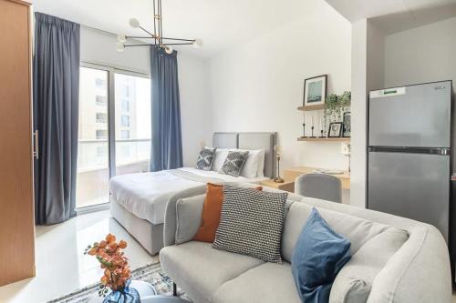 Dubai Production City Apartment | Frank Porter - Lakeside D