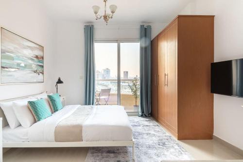 Dubai Production City Apartment | Frank Porter - Lakeside Tower D