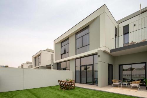 Dubai Villa | Frank Porter - Murooj Al Furjan West