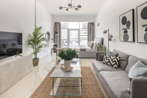 Dubai Sports City Apartment | Frank Porter - Oasis Tower 1