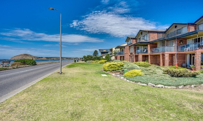 Encounter Bay Apartment | Franklin Beachfront Apartment: Superb View, Ground Floor, WiFi, 3BR
