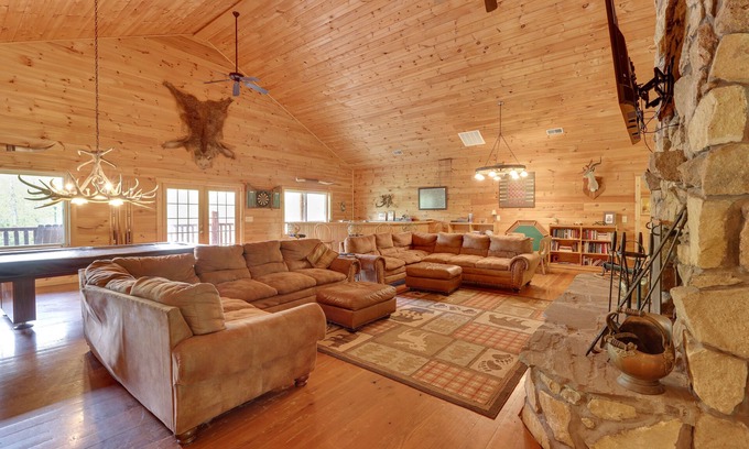 Fraziers Bottom Cabin | Fraziers Bottom Cabin on 800 Acres of Land w/Lake