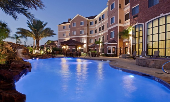 Webster Apartment | Free Breakfast + Outdoor Pool + 24 Hour Business Center | Close to NASA