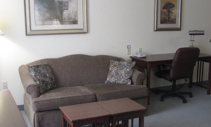 Kalamazoo Condo | Free Breakfast, Pool, Gym. Near Western Michigan University!