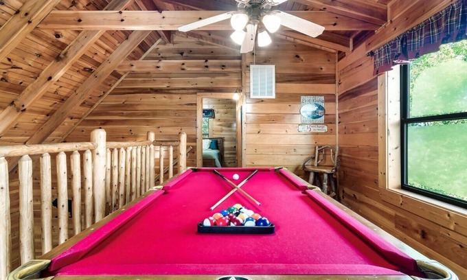 Gatlinburg - Pigeon Forge Cabin | Free Dollywood Tix/15Min2Dollywood/Pool table/Xbox