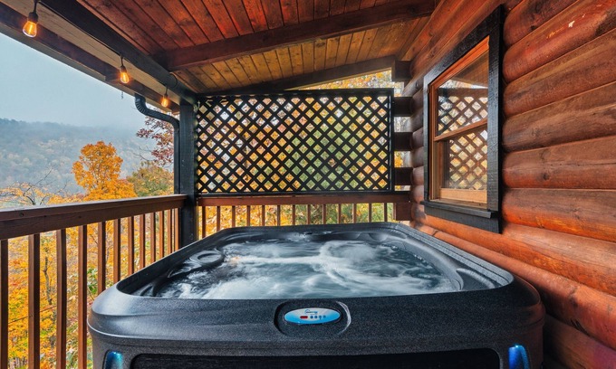 Gatlinburg - Pigeon Forge Cabin | Free Dollywood Tix/Couples Cabin/HotTub/