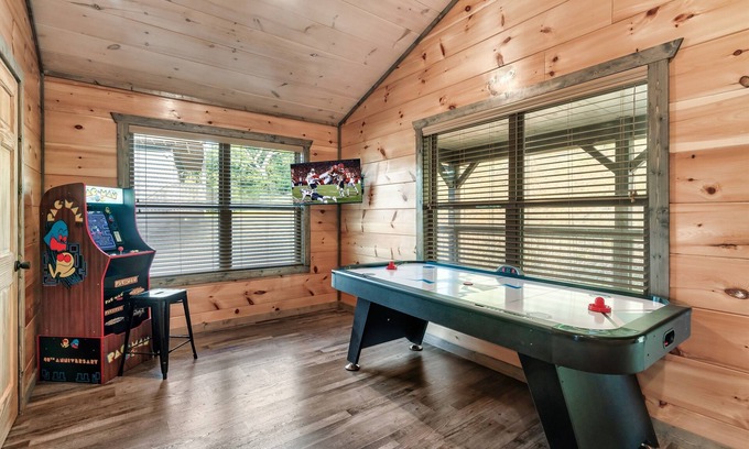 Sevierville Cabin | Free Dollywood Tix/Dog Friendly/10Min2Dollywood