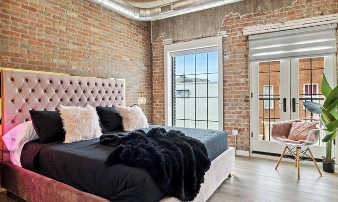 Sevierville Condo | Free Dollywood Tix/Dolly Themed Condo/Downtown