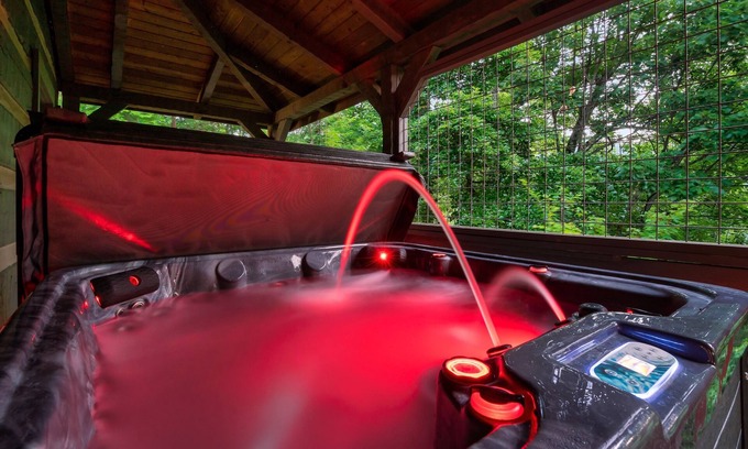 Gatlinburg - Pigeon Forge Cabin | Free Dollywood Tix/Amazing Views/Hot Tub/PoolTable
