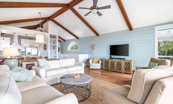 Seacrest House | Free golf cart/Private Heated Pool/PET Friendly/1 min to beach access/Sleeps 9