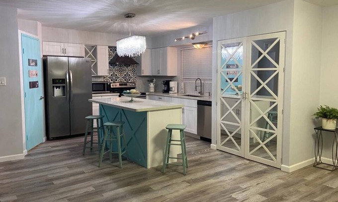 Alhambra House | Free Heated private pool, Resort living, Games, all the fun at Valley of the sun