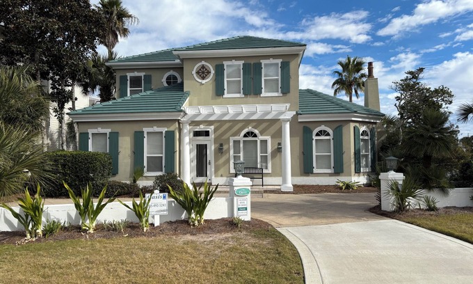 Holiday Isle House | Free Heated Private Pool With No Steps To Climb on First Level n'Oasis'!