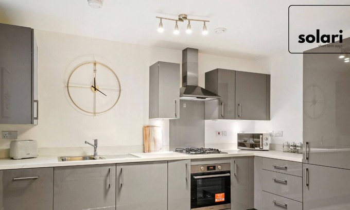 Peterborough Apartment | Free Parking - 33% Off Monthly, Weekly Stays